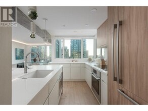 1238 Melville St in Vancouver, BC - Building Photo - Building Photo