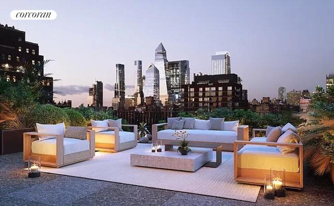 251 W 14th St in New York, NY - Building Photo