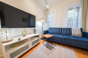 317 E 75th St in New York, NY - Building Photo