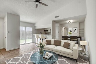 902 King Albert St in Austin, TX - Building Photo - Building Photo