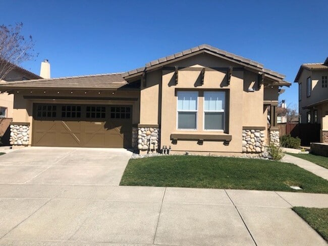 877 Emerald Hills Cir in Fairfield, CA - Building Photo - Building Photo