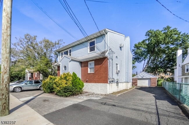 26 Paroubek St in Little Ferry, NJ - Building Photo - Building Photo