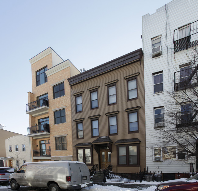 204 Kent St in Brooklyn, NY - Building Photo - Building Photo