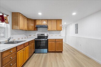 2246 Encinal Ave in Alameda, CA - Building Photo - Building Photo