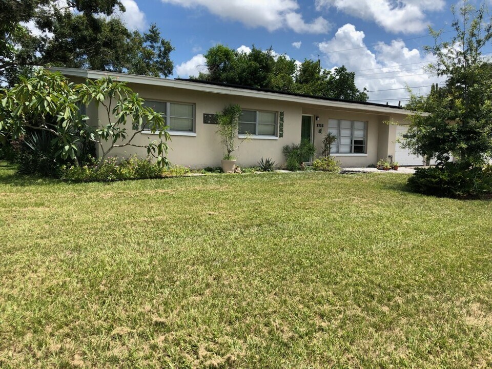 1716 Scott St in Clearwater, FL - Foto de edificio