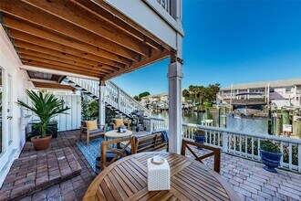 5175 Coquina Key Dr SE in St. Petersburg, FL - Building Photo - Building Photo