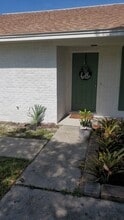 142 Lullwater St, Unit A in Deltona, FL - Foto de edificio - Building Photo
