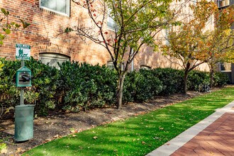 500 W - Located on the UMB Campus! in Baltimore, MD - Foto de edificio - Building Photo