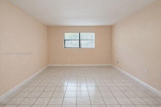 3522 NE 166th St, Unit 7 in North Miami Beach, FL - Foto de edificio - Building Photo