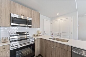 Barry West Townhomes in Kansas City, MO - Foto de edificio - Building Photo
