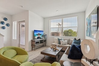 3600 S Inca St, Unit B in Englewood, CO - Building Photo - Building Photo