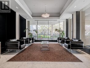 131 Bloor St W in Toronto, ON - Building Photo - Building Photo