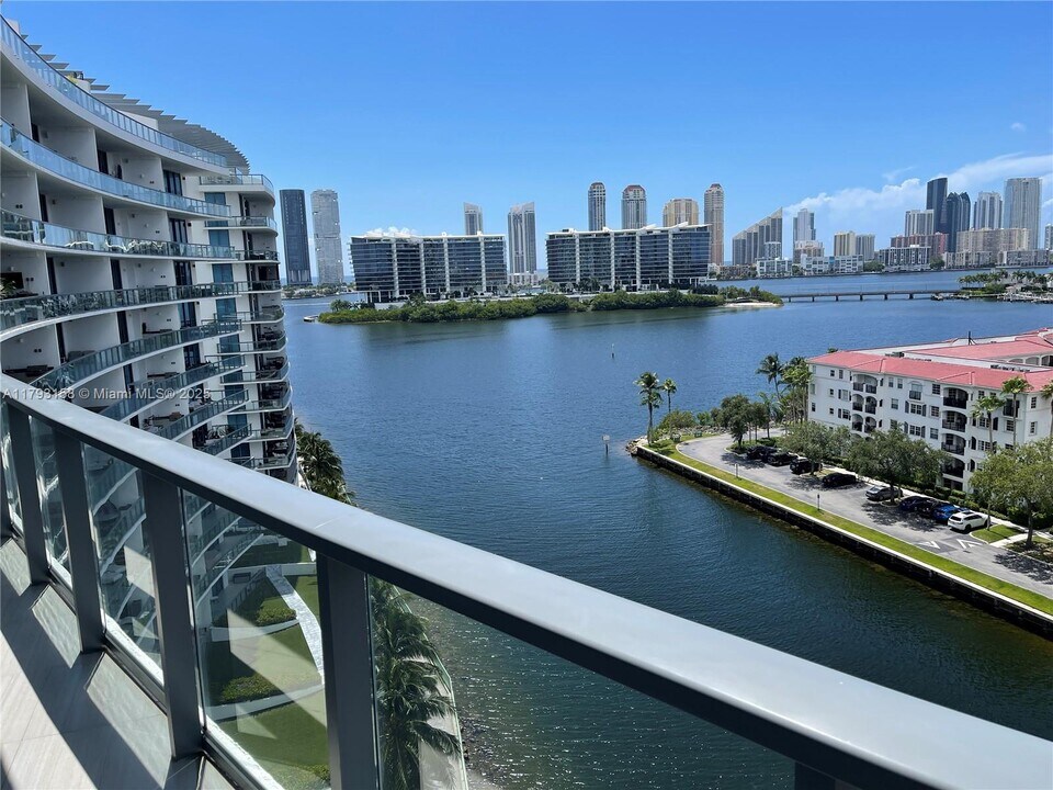 3250 NE 188th St, Unit 902 in Aventura, FL - Building Photo