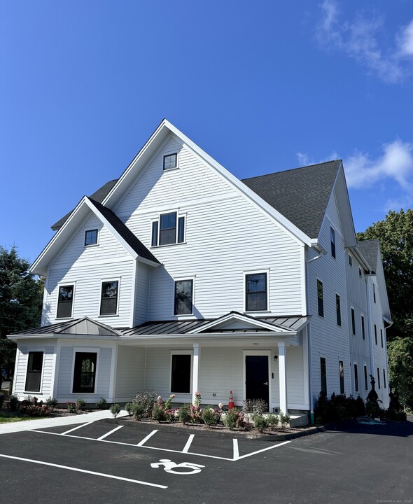 5 N Salem Rd in Ridgefield, CT - Building Photo