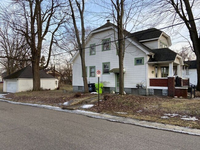 124 Cadillac St in Pontiac, MI - Building Photo - Building Photo