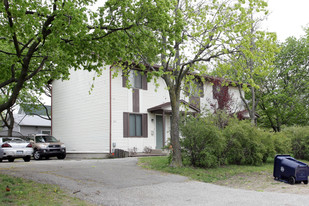 3 Unit Townhouse Apartments