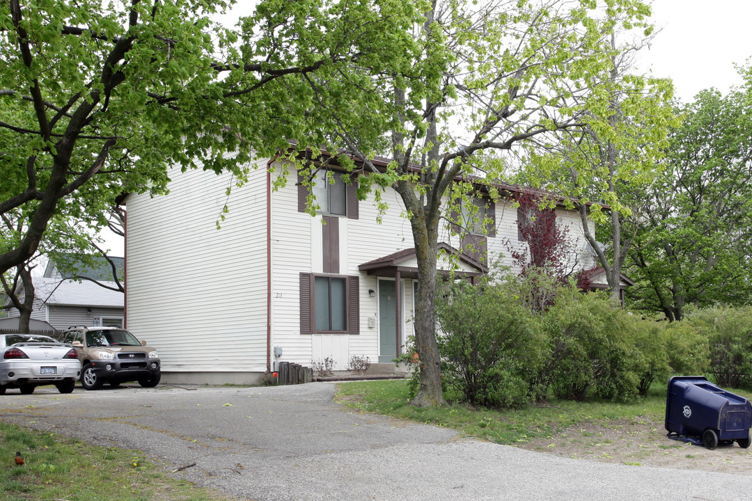 3 Unit Townhouse in Holland, MI - Building Photo