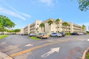 8350 Sunrise Lakes Blvd in Sunrise, FL - Building Photo