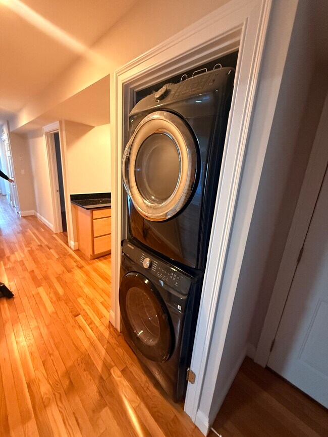 135 Calumet St, Unit 2 in Boston, MA - Foto de edificio - Building Photo