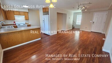 6953 Gold Kings Ave in Anchorage, AK - Foto de edificio - Building Photo