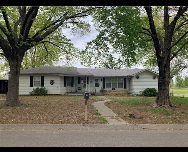 125 Woodland Rd Rentals in Lansing, KS