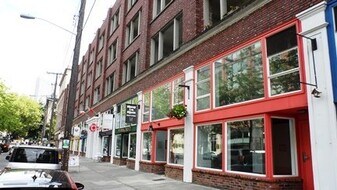 526 1st Ave S in Seattle, WA - Building Photo