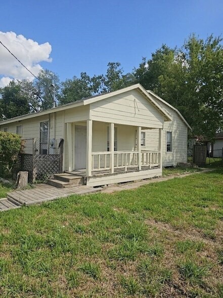 8010 Miley St in Houston, TX - Foto de edificio