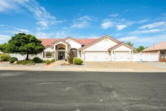 565 N Moonglow Pl in Saint George, UT - Building Photo - Building Photo