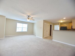 1114-1120 Ekstam in Bloomington, IL - Building Photo - Interior Photo