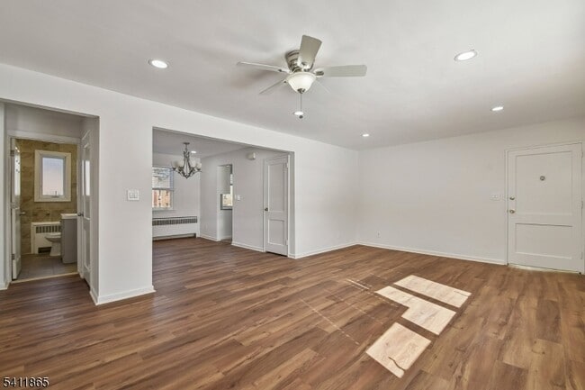 16 Troy Dr in Springfield, NJ - Building Photo - Building Photo