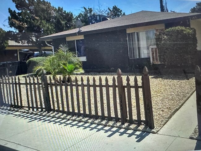1145 Olive Tree Ln, Unit A in Hemet, CA - Foto de edificio - Building Photo