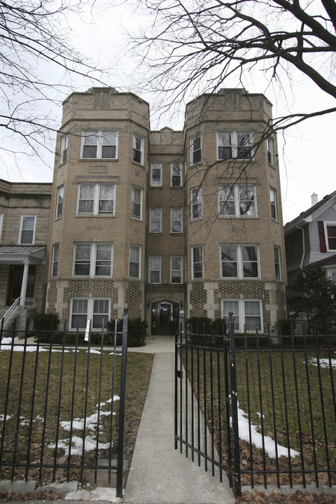 Logan Boulevard Apartments in Chicago, IL - Building Photo