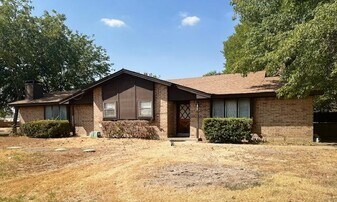 1912 Ash Creek Dr S in Azle, TX - Building Photo