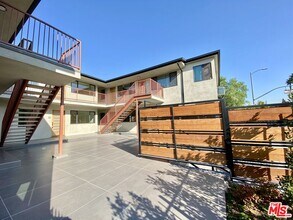 3207 W 3rd St in Los Angeles, CA - Building Photo - Building Photo