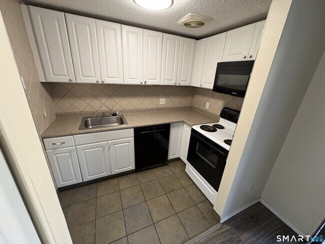 20 Burgundy Hill Ln in Middletown, CT - Building Photo - Building Photo