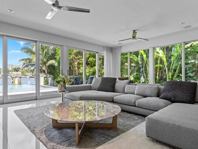 property at 425 E Dilido Dr