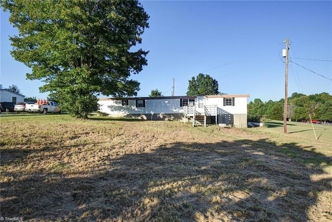 5626 Spainhour St in Climax, NC - Foto de edificio - Building Photo