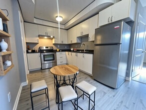 827 Main St E in Hamilton, ON - Building Photo - Building Photo