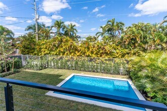 913 Washington St in Hollywood, FL - Foto de edificio - Building Photo