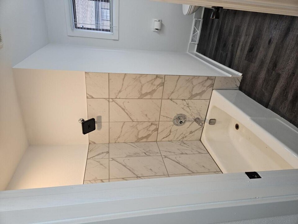 2028 S 81st St in West Allis, WI - Building Photo