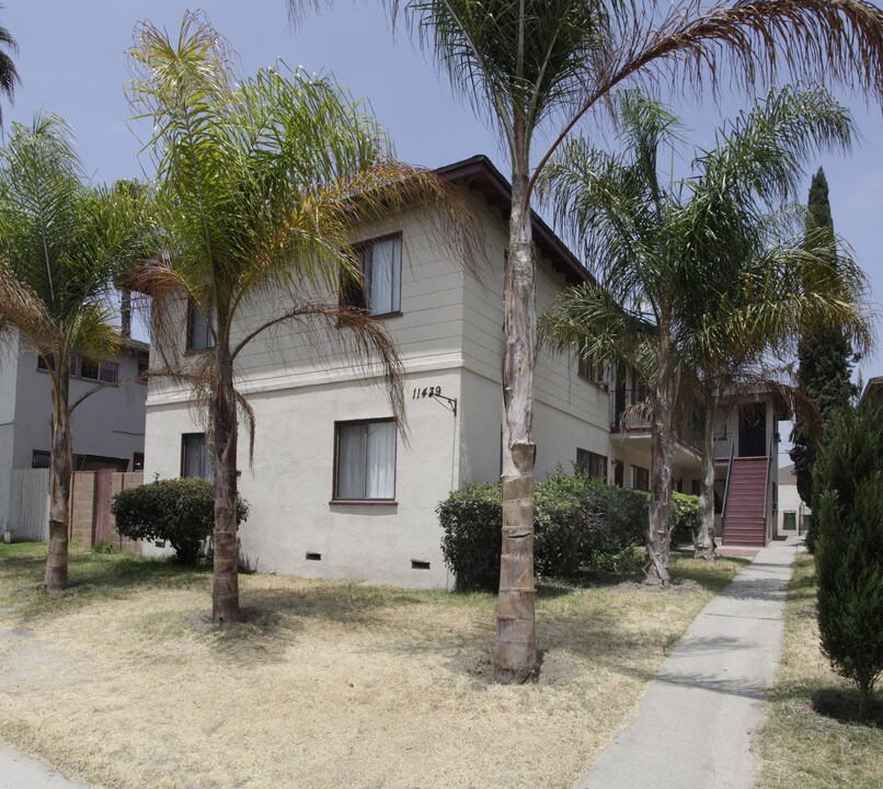 11439 Sherman Way in North Hollywood, CA - Building Photo