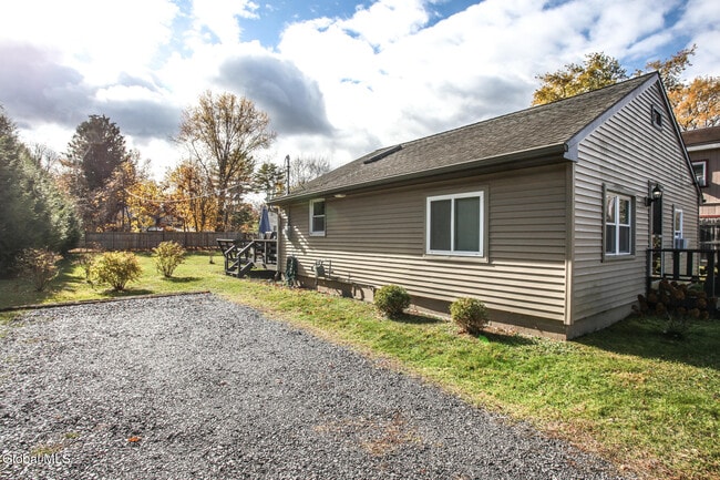 10 Newark St in Saratoga Springs, NY - Building Photo - Building Photo