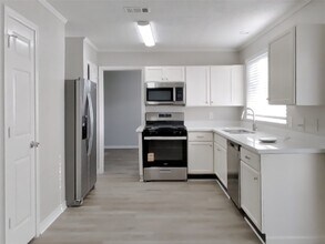 18139 Lake Bend Dr in Houston, TX - Building Photo - Building Photo