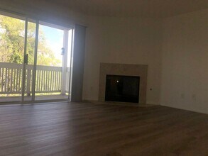 5094 Via Manos in Oceanside, CA - Building Photo - Building Photo