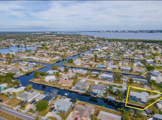 4311 S Atlantic Cir in North Fort Myers, FL - Foto de edificio - Building Photo