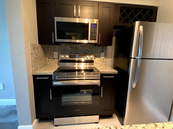 2850 N Oakland Forest Dr in Fort Lauderdale, FL - Building Photo - Building Photo