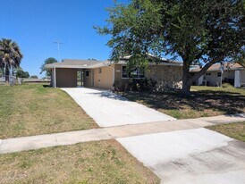 5752 Espanola Ave in North Port, FL - Building Photo
