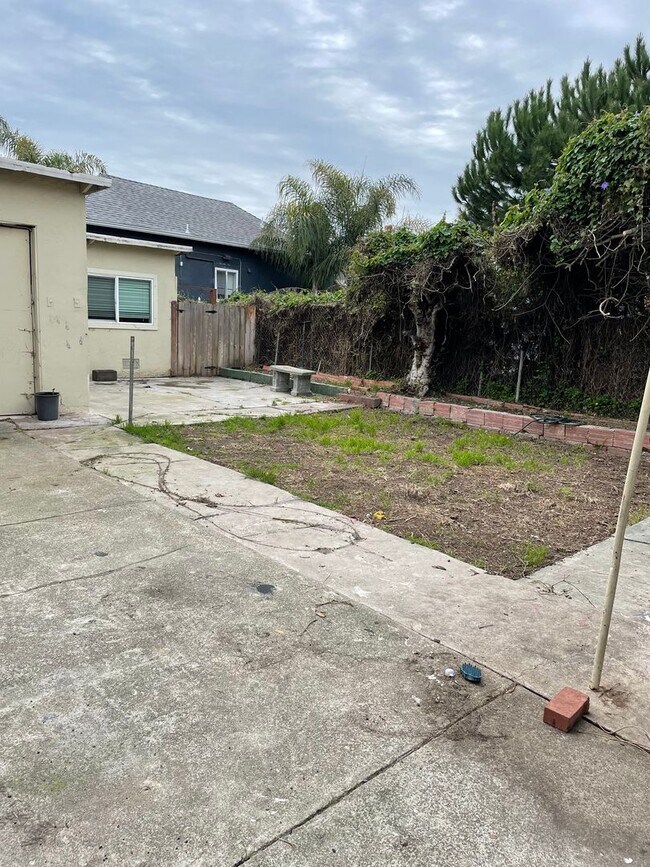 869 Brockhurst St in Oakland, CA - Building Photo - Building Photo