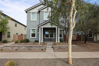 2044 W Trotter Trail in Phoenix, AZ - Building Photo - Building Photo