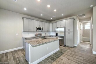 125 Bethlehem Pl in La Belle, FL - Building Photo - Building Photo